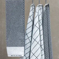 Online Mette Ditmer Grid towel 70x140 cm, -off white Black