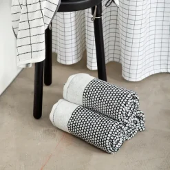 Online Mette Ditmer Grid towel 70x140 cm, -off white Black