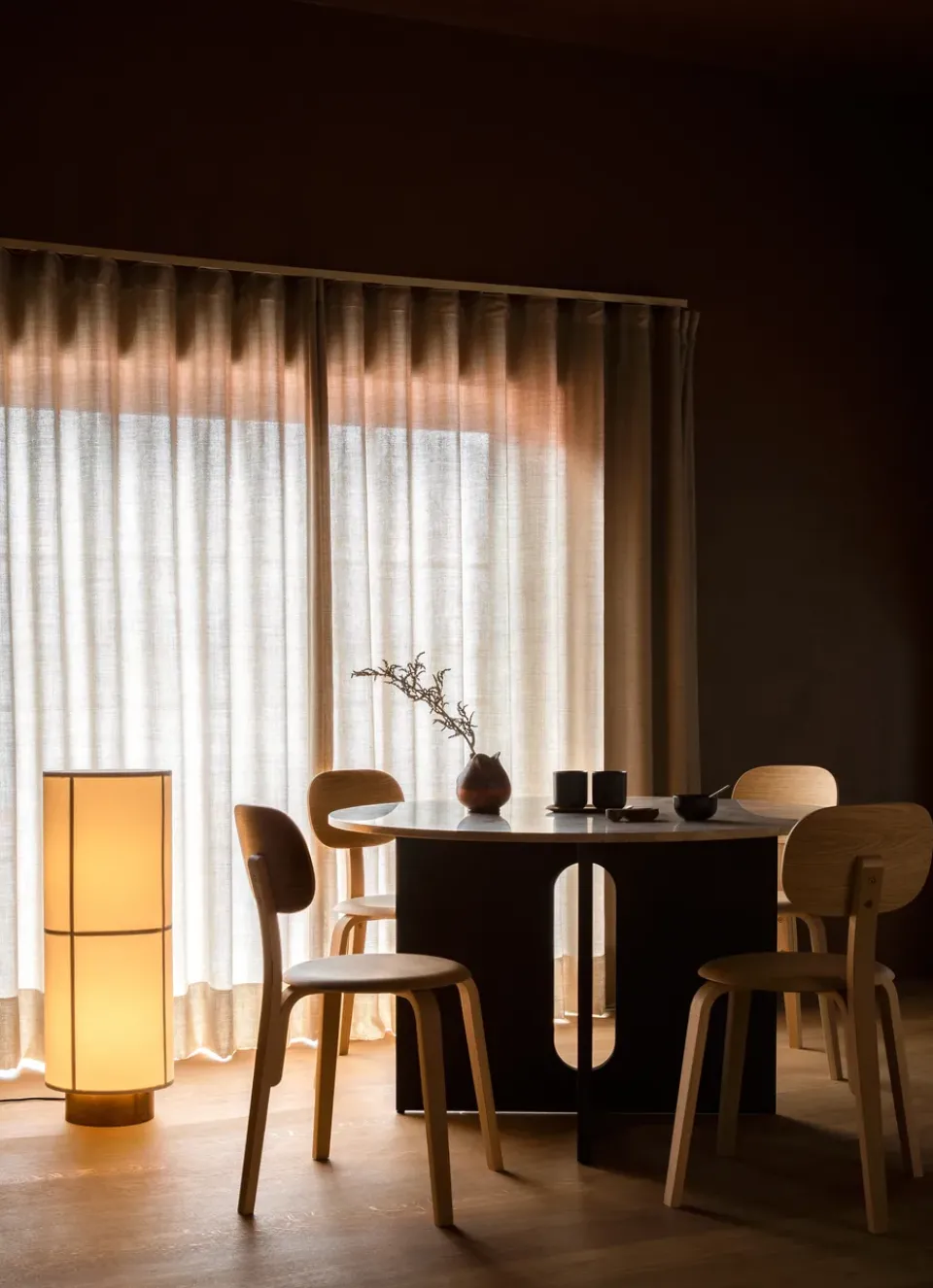 Best Audo Copenhagen Hashira floor lamp, Raw Beige
