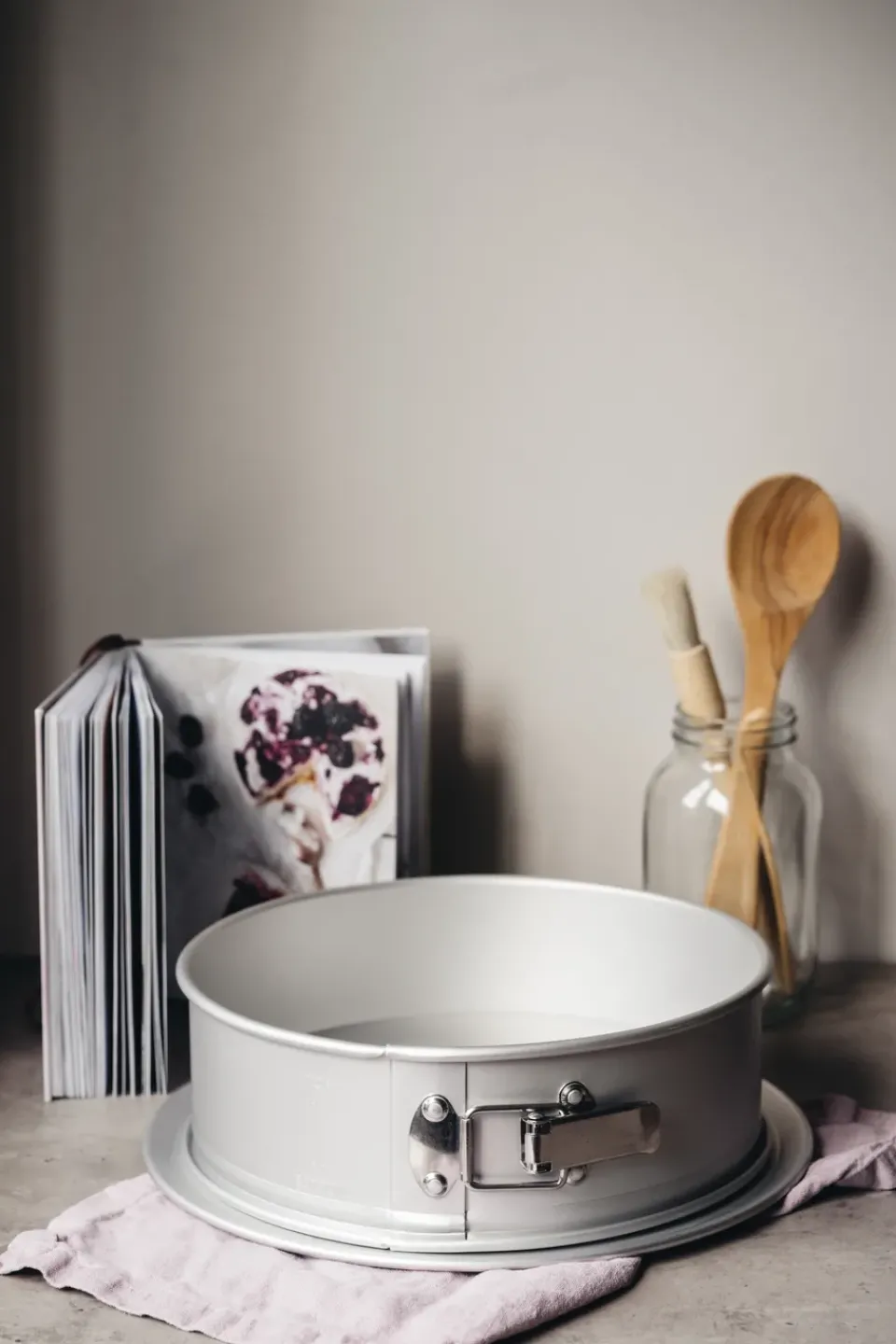 Round Flat Oven & Flan Dishes|More Baking Accessories^Heirol springform anodized aluminum, Ø28 cm Silver-coloured