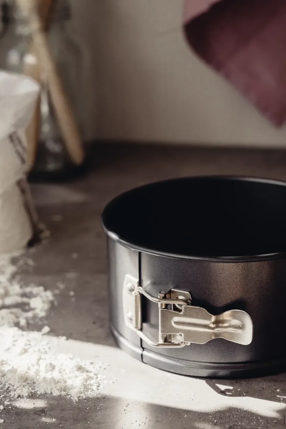 Round Flat Oven & Flan Dishes|More Baking Accessories^Heirol springform extra high, Ø16 cm Black