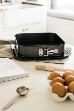 Round Flat Oven & Flan Dishes|More Baking Accessories^Heirol square springform extra wide base, 24x24 cm Black