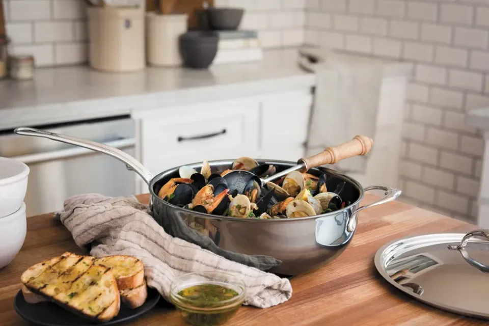 Saucier & Sauté Pans^Hestan Nanobond saute pan with lid 4.7 L, Stainless steel Silver-coloured