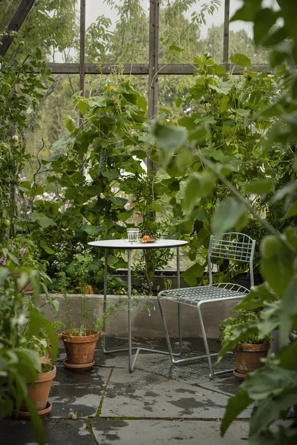 Table For Outdoor Use^Grythyttan Stålmöbler High Tech table, -hot-dip galvanized stand, Ø60 cm White