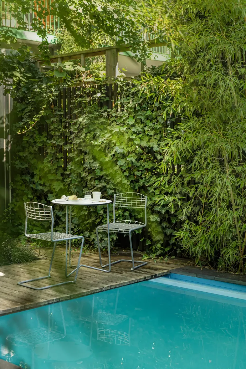 Table For Outdoor Use^Grythyttan Stålmöbler High Tech table, -hot-dip galvanized stand, Ø60 cm White