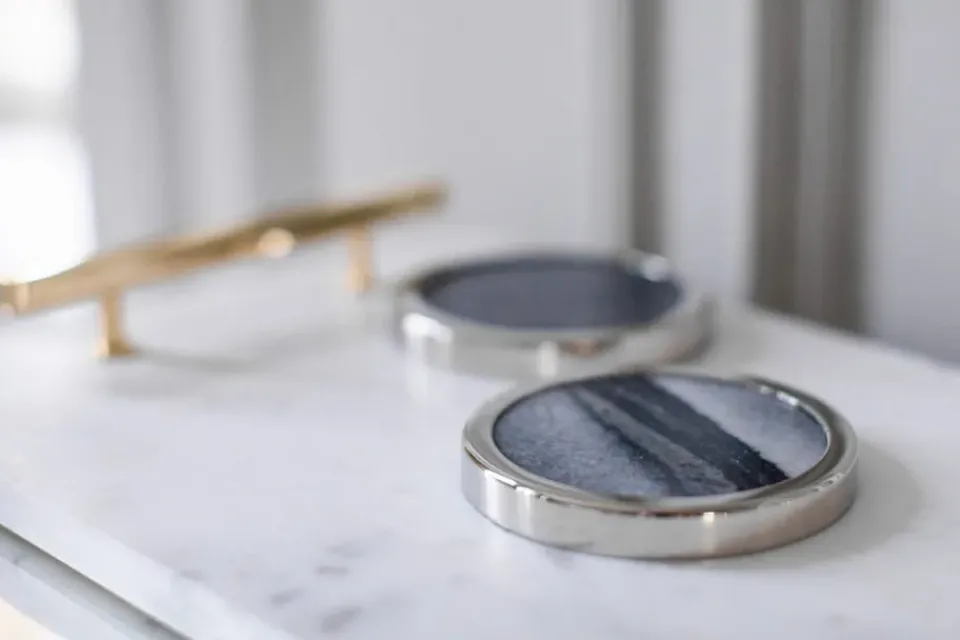 Trays^Hilke Collection tray 40.5x25.5 cm, marble-solid brass White