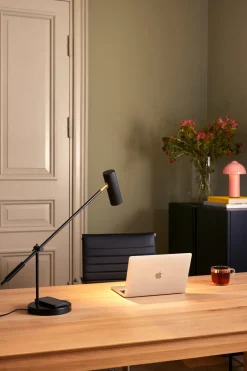 New Globen Lighting Hubble Read table lamp with wireless charging, Black