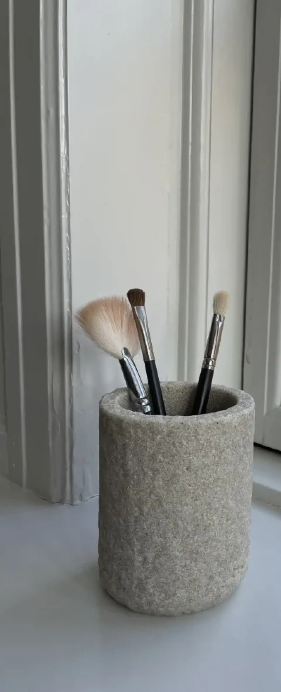 Humdakin Sandstone toothbrush cup 10 cm, Natural Beige