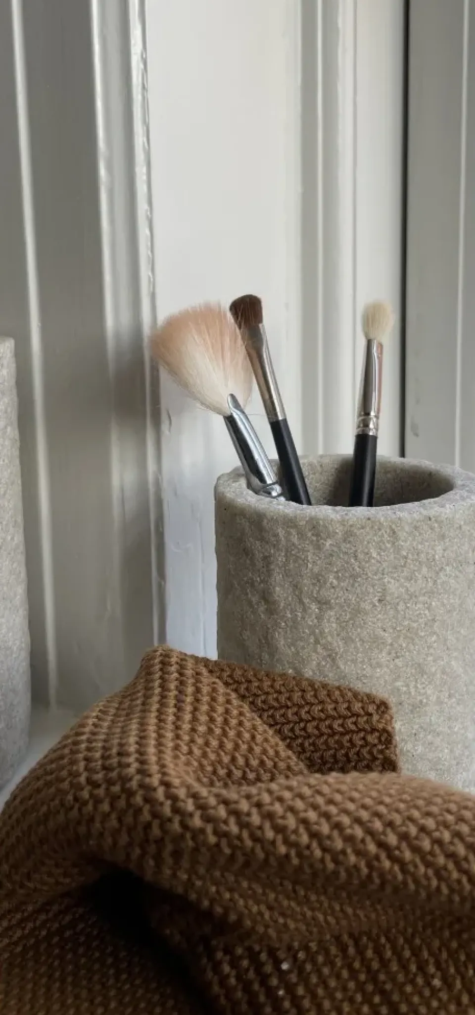 Humdakin Sandstone toothbrush cup 10 cm, Natural Beige
