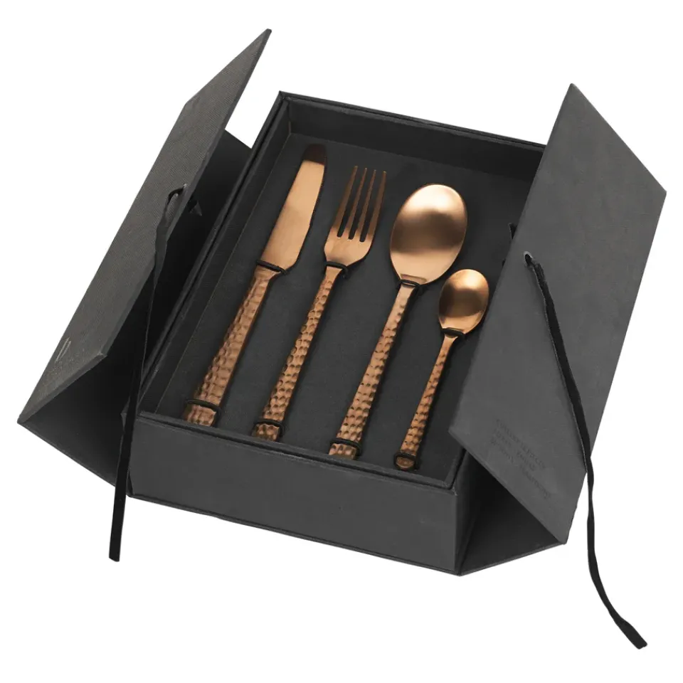 Hot Broste Copenhagen Hune cutlery 16 pcs, copper hammered Gold-coloured