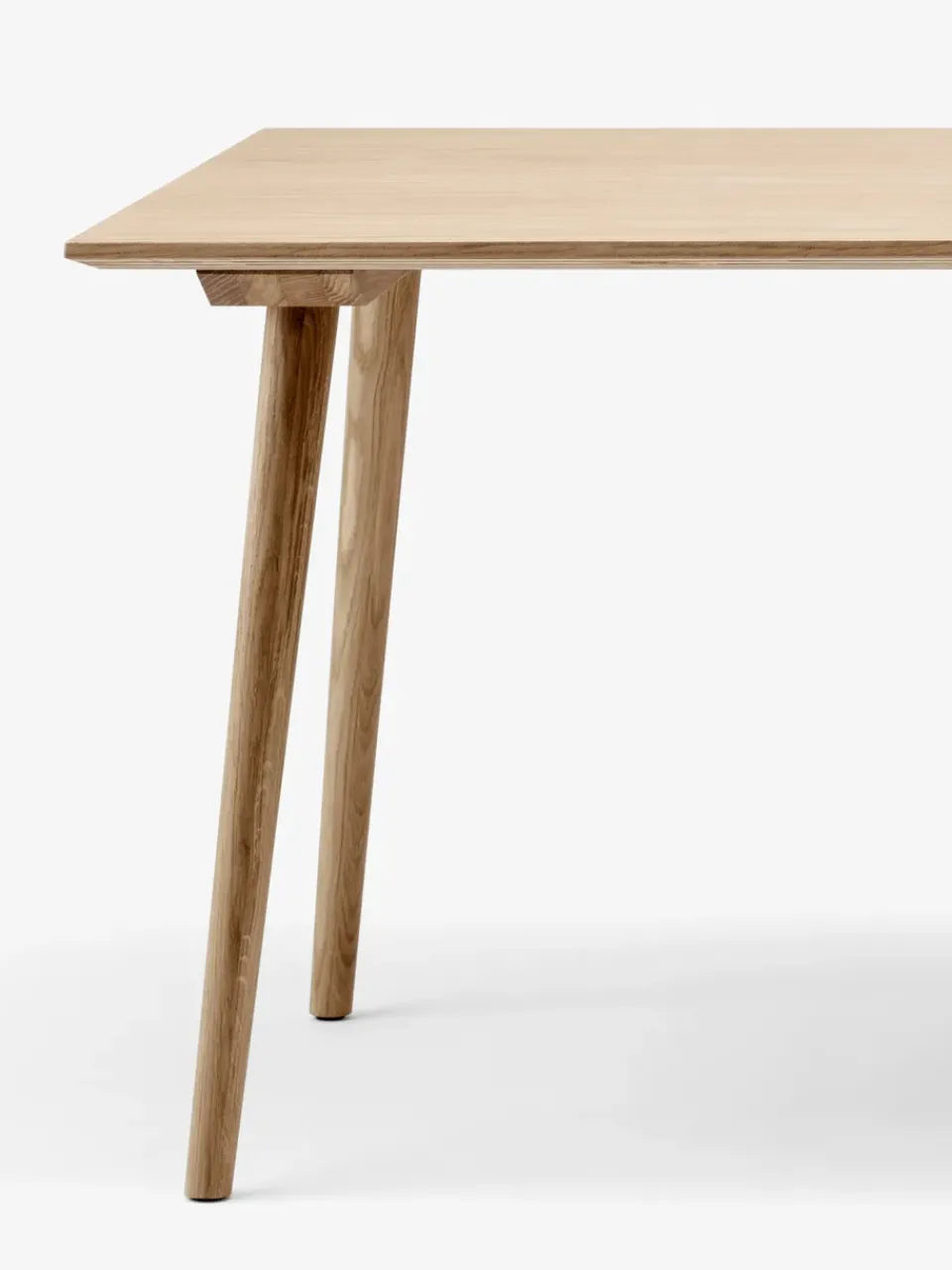 Dining Tables^&Tradition In Between table SK6, Clear lacquered oak Beige