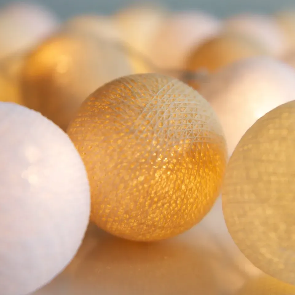 String Lights & Decorative Lighting^Irislights Creamy White, 35 balls Beige