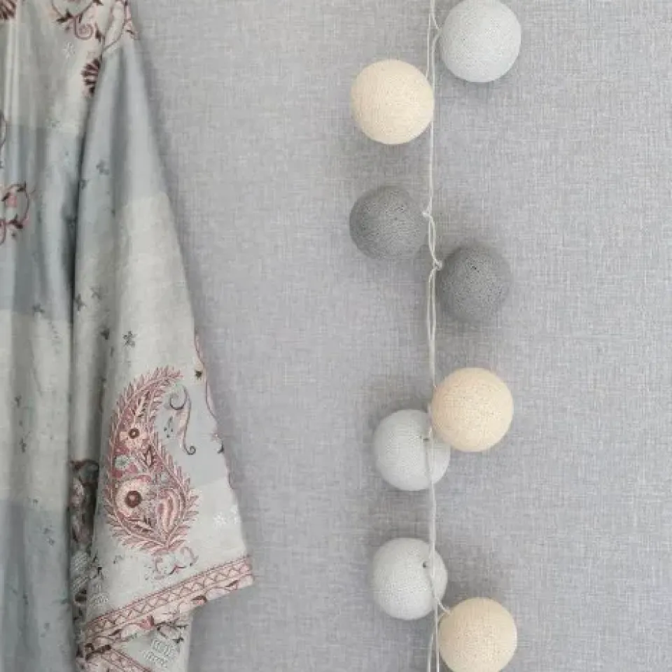 Online Irislights Greige, 20 balls BeigeGrey