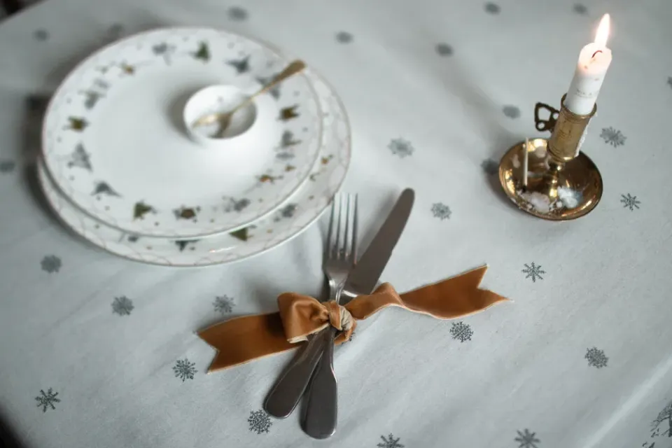Christmas Tablecloths|Tablecloths^Wik & Walsøe Julemorgen tablecloth, White-green, 140x300 cm WhiteGreen