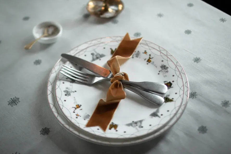 Christmas Tablecloths|Tablecloths^Wik & Walsøe Julemorgen tablecloth, White-green, 140x300 cm WhiteGreen