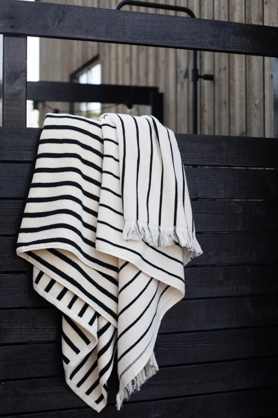 Tell Me More Juno bath towel 100x180 cm, Black