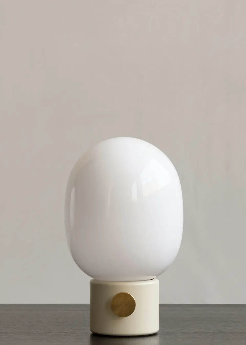 Best Audo Copenhagen JWDA table lamp, Alabaster , Small White