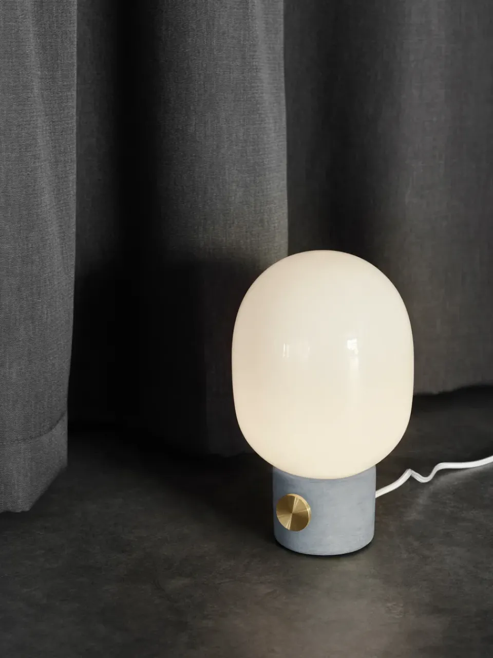 Best Audo Copenhagen JWDA table lamp, Concrete-brass, Small Grey