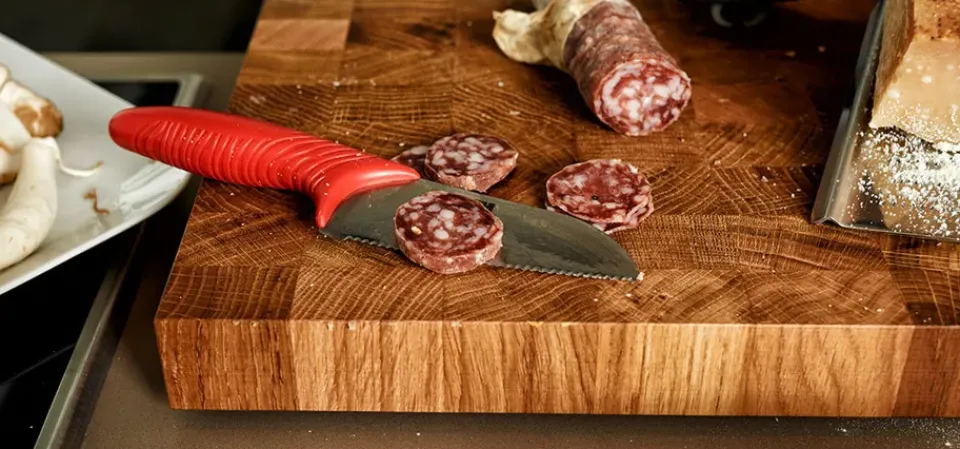 New KAI children's knife, -Chrome Red