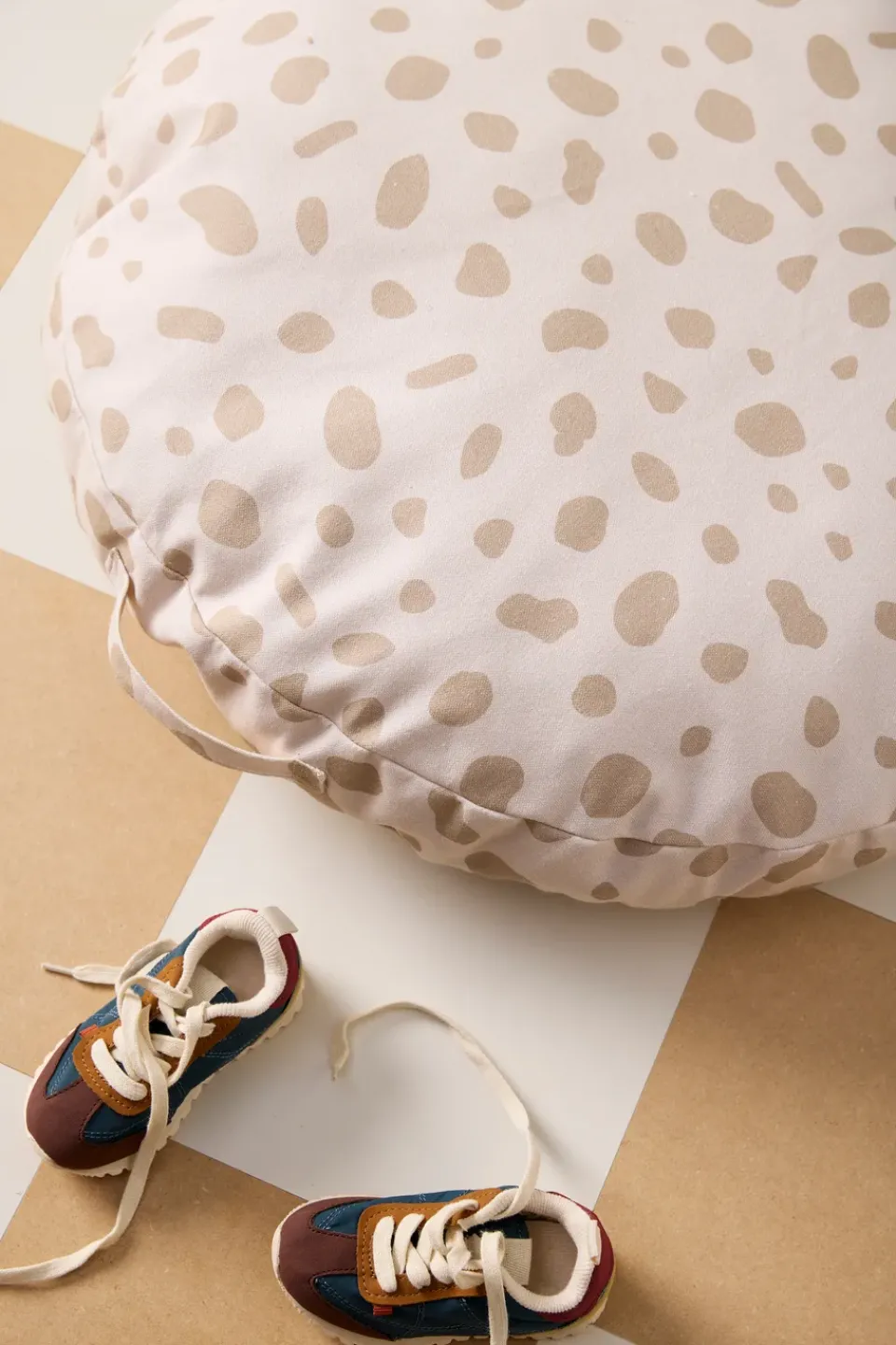 Best Kid's Concept Kid's Base floor cushion Ø60 cm, Dotted White