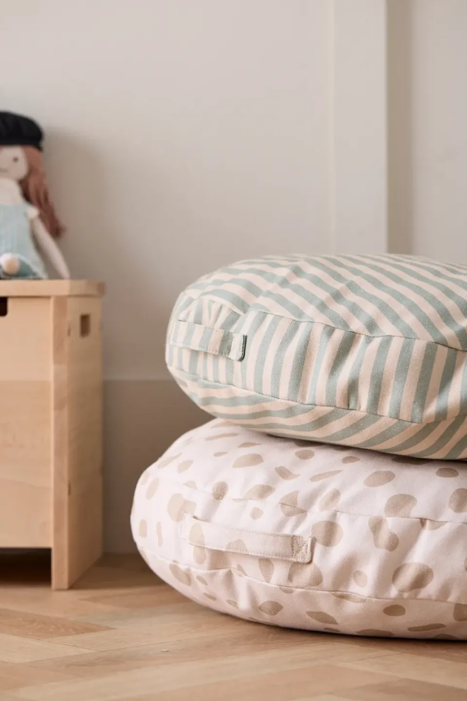 Best Kid's Concept Kid's Base floor cushion Ø60 cm, Dotted White
