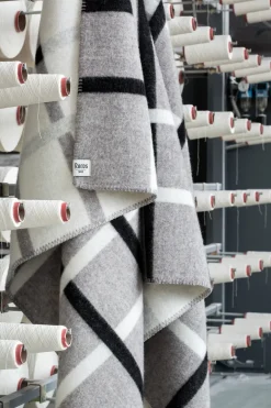 Best Røros Tweed Knut blanket 135x200 cm, Dove Grey