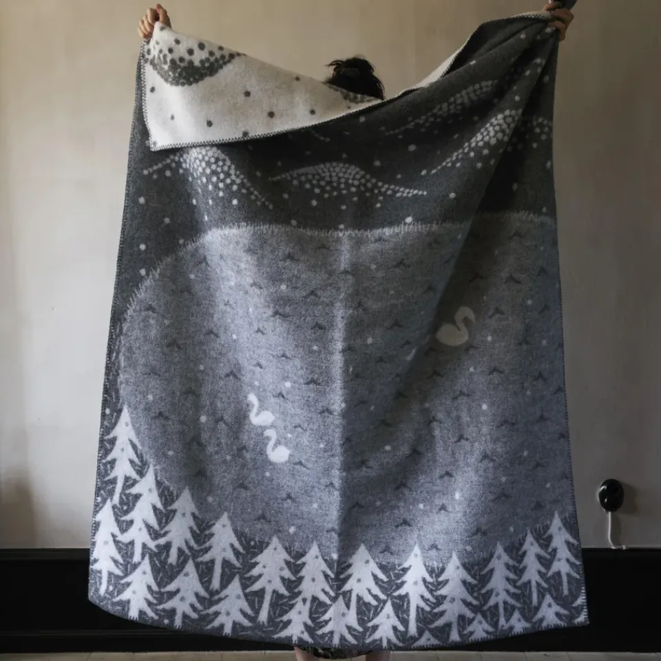 Outlet Klippan Yllefabrik Lake in the valley throw, Grey