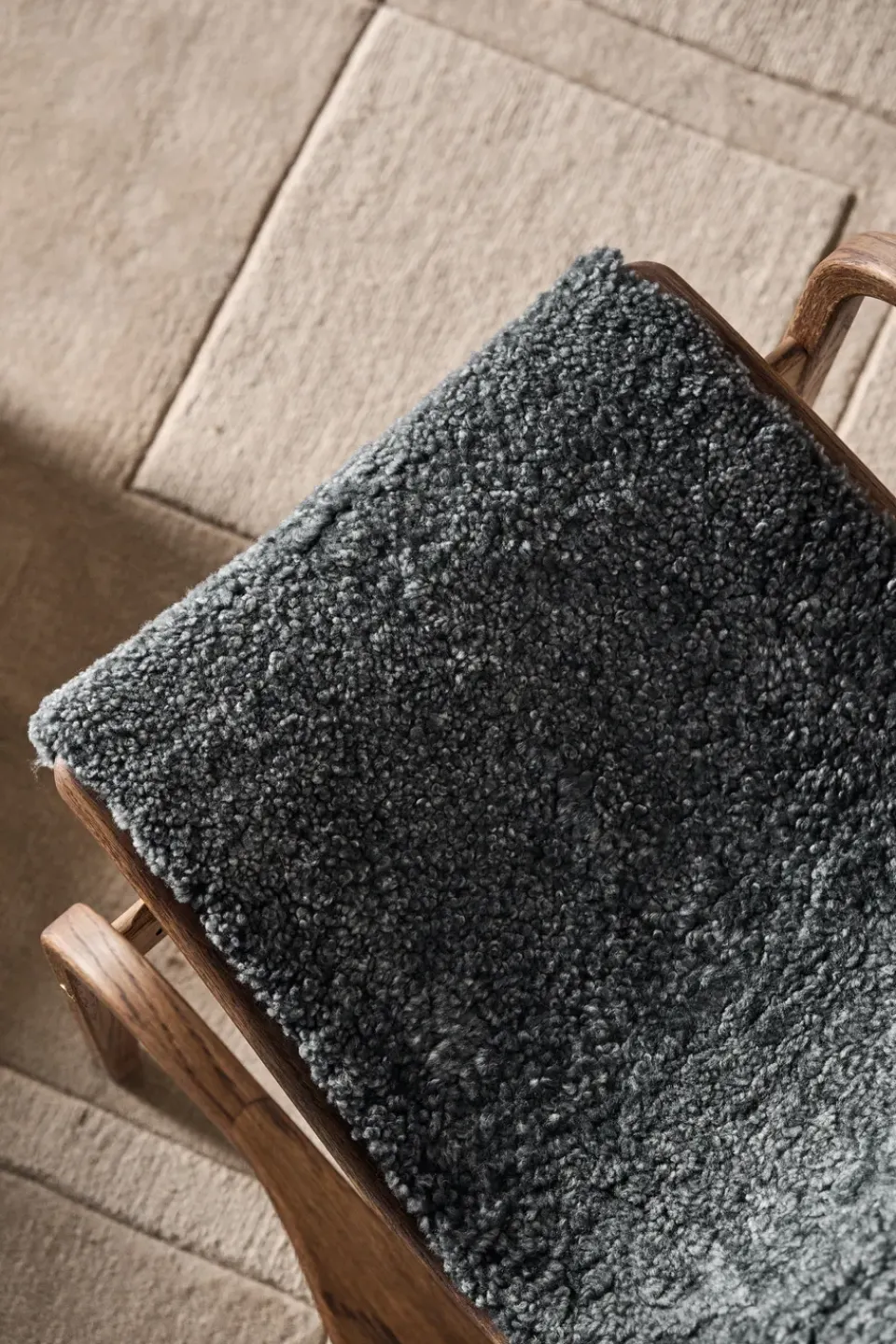 Online Swedese Lamino armchair and footstool oak/sheepskin Special Edition, Rubio Monocoat Chocolate-Charcoal Grey