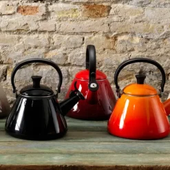 Coffee Presses & Makers^Le Creuset Kone kettle with whistle, Black