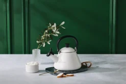Le Creuset Kone kettle with whistle, White