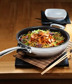 New Le Creuset 3-Ply non-stick frying pan help handle, Ø28 cm BlackSilver-coloured