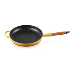 Outlet Le Creuset Signature frying pan wooden handle 28 cm, Nectar YellowOrange