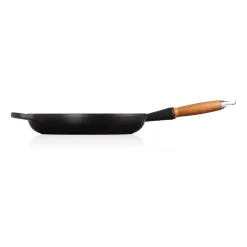Cast Iron Pans^Le Creuset Signature frying pan wooden handle 28 cm, Matte Black