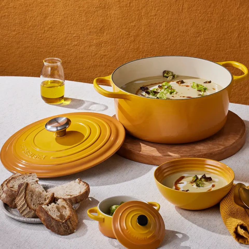 Cast Iron Casserole Pots|Cooking Pots & Casserole Dishes^Le Creuset Signature round casserole 4.2 l, Nectar YellowOrange