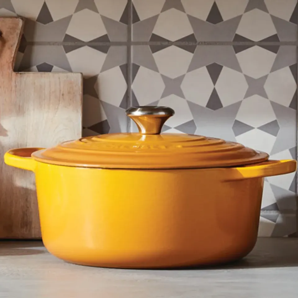 Cast Iron Casserole Pots|Cooking Pots & Casserole Dishes^Le Creuset Signature round casserole 4.2 l, Nectar YellowOrange