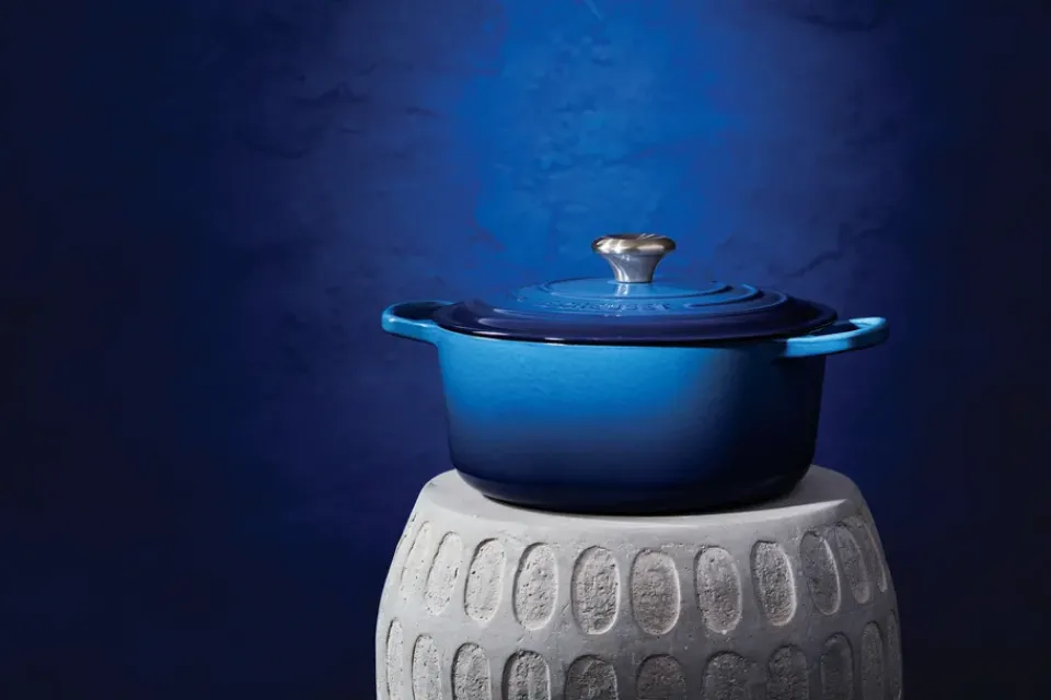 Cast Iron Casserole Pots^Le Creuset Signature round casserole 6.7 l, Azure Blue