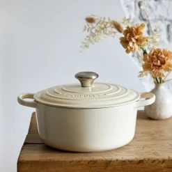 Cast Iron Casserole Pots|Cooking Pots & Casserole Dishes^Le Creuset Signature round casserole 4.2 l, Meringue Beige