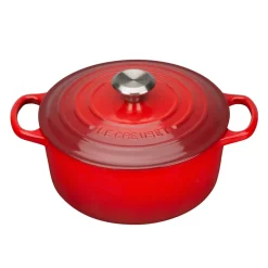Cast Iron Casserole Pots^Le Creuset Signature round casserole 4.2 l, Cerise Red