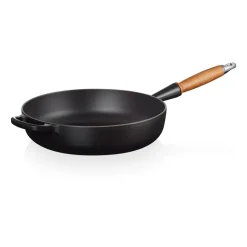 Saucier & Sauté Pans^Le Creuset Signature sauce pan wooden handle 28 cm, Matte Black