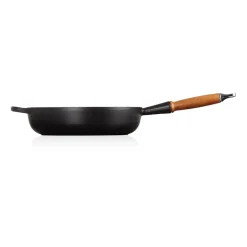 Saucier & Sauté Pans^Le Creuset Signature sauce pan wooden handle 28 cm, Matte Black