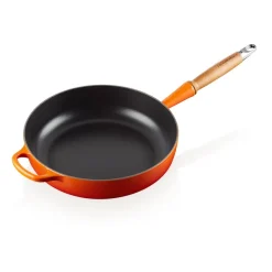 Saucier & Sauté Pans^Le Creuset Signature sauce pan wooden handle 28 cm, Flame Red