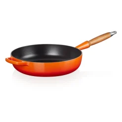 Saucier & Sauté Pans^Le Creuset Signature sauce pan wooden handle 28 cm, Flame Red