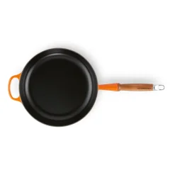 Saucier & Sauté Pans^Le Creuset Signature sauce pan wooden handle 28 cm, Flame Red