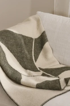 Discount Scandi Living Leaf wool throw 130x180 cm, Khaki Green