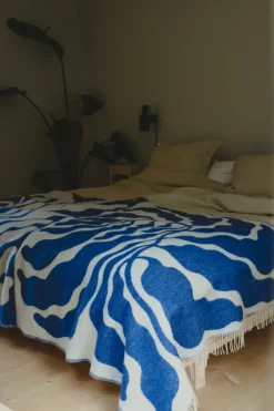Online Fine Little Day Leaves throw 130x220 cm, Blue-white BlueWhite