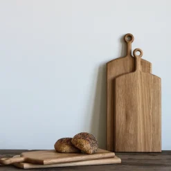 Hot Tell Me More Levi cutting board M, Oiled oak Brown