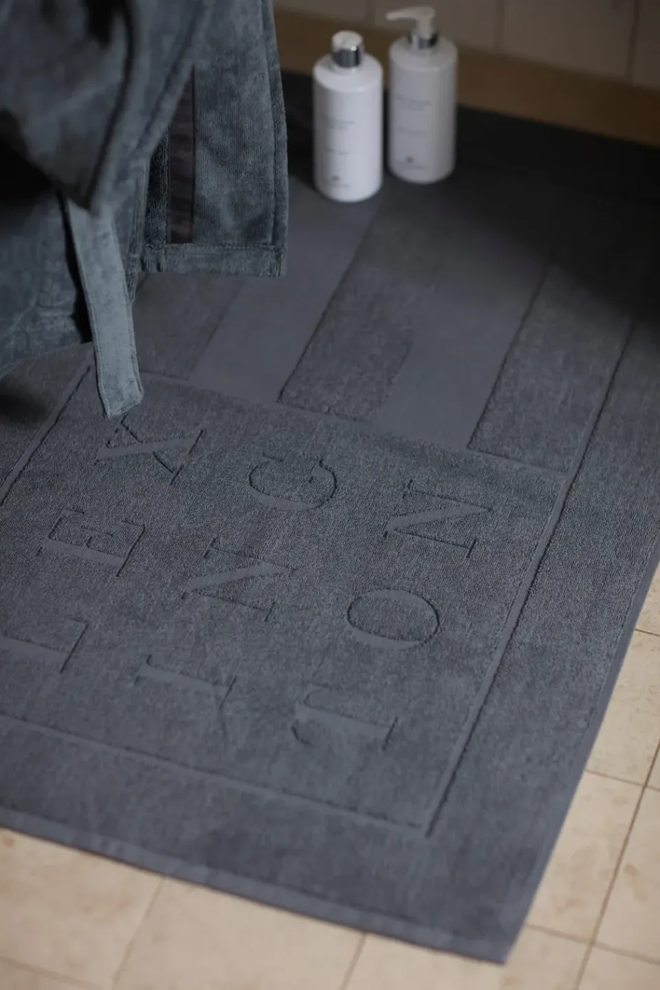 Bath Mats^Lexington Hotel bathroom rug 60x90 cm, Dark gray Grey