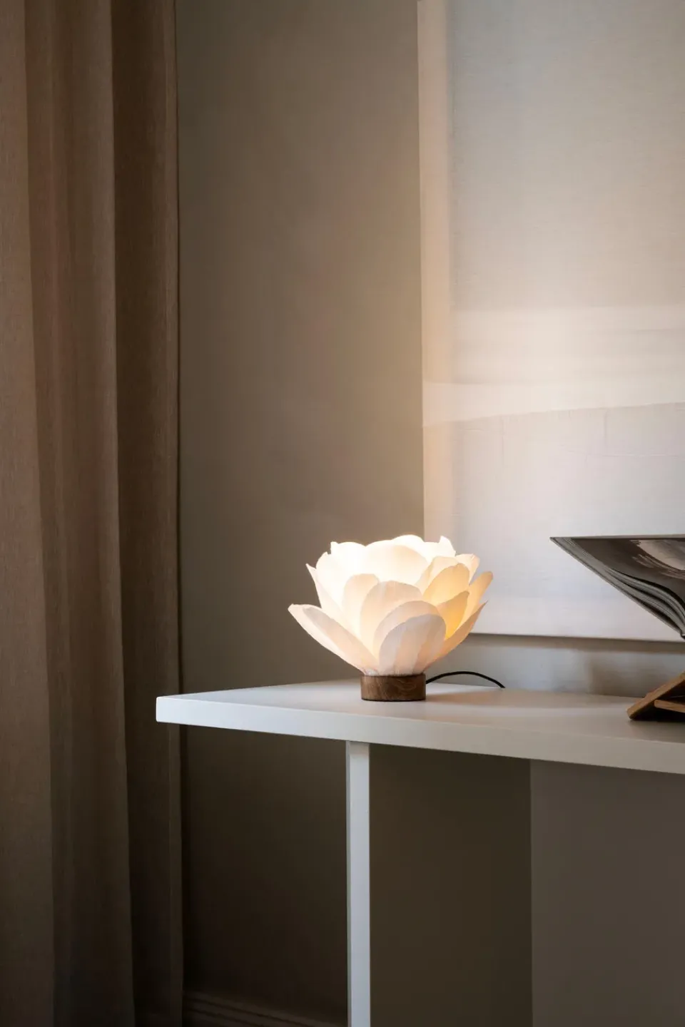 Clearance Watt & Veke Lisa table lamp, White