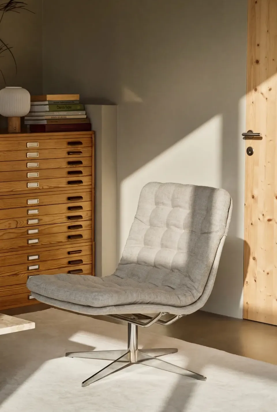 Armchairs & Footstools^1898 Loholm armchair with swivel function, Bern 0341 Beige