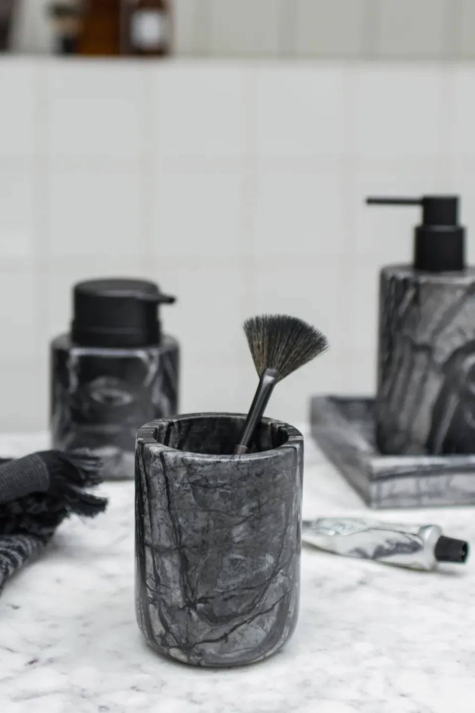 Toothbrush Holders^Mette Ditmer Marble toothbrush holder 10 cm, Black-Grey BlackGrey